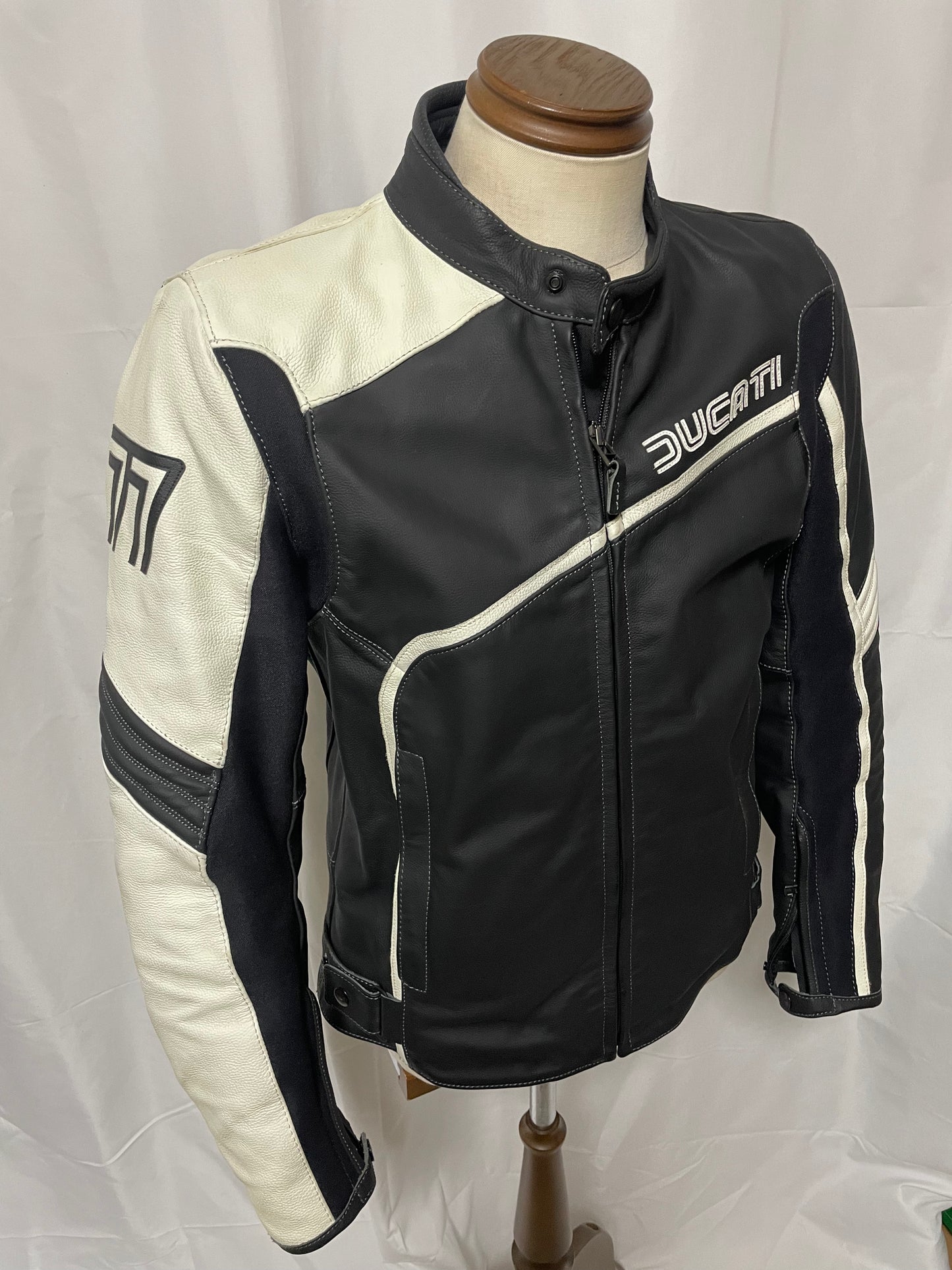 DUCATI レザージャケット (DAINESE ダイネーゼ製)