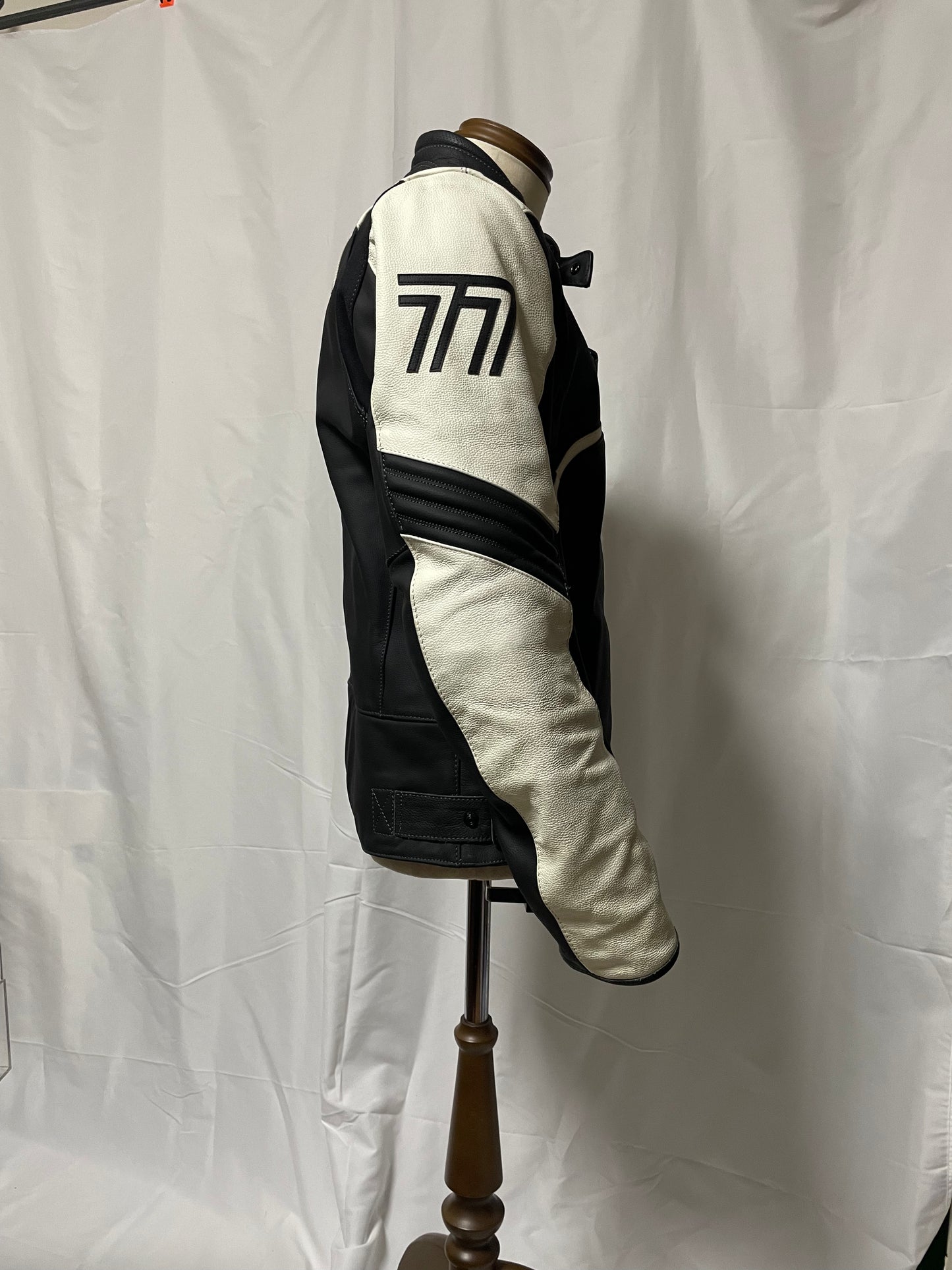 DUCATI レザージャケット (DAINESE ダイネーゼ製)