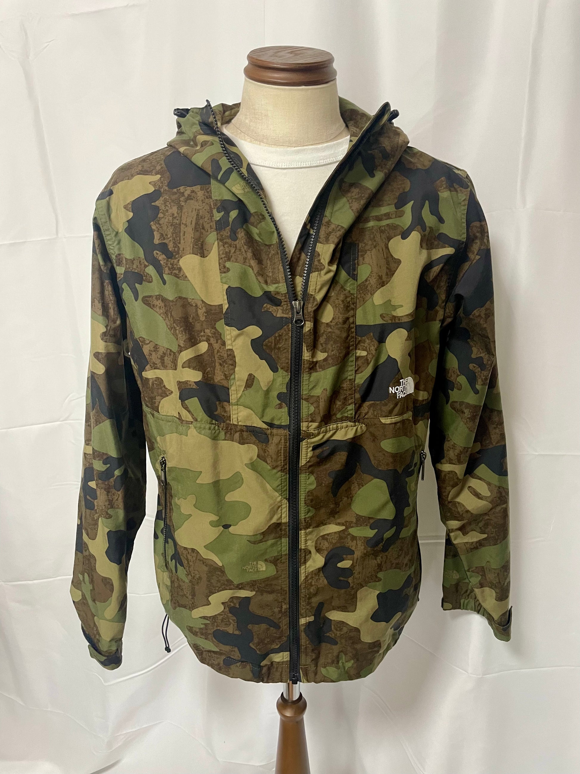 THE NORTH FACE ザ ノース フェイス コンパクトジャケット カモフラ柄 THE NORTH FACE ザ ノース フェイス コンパクトジャケット カモフラ柄