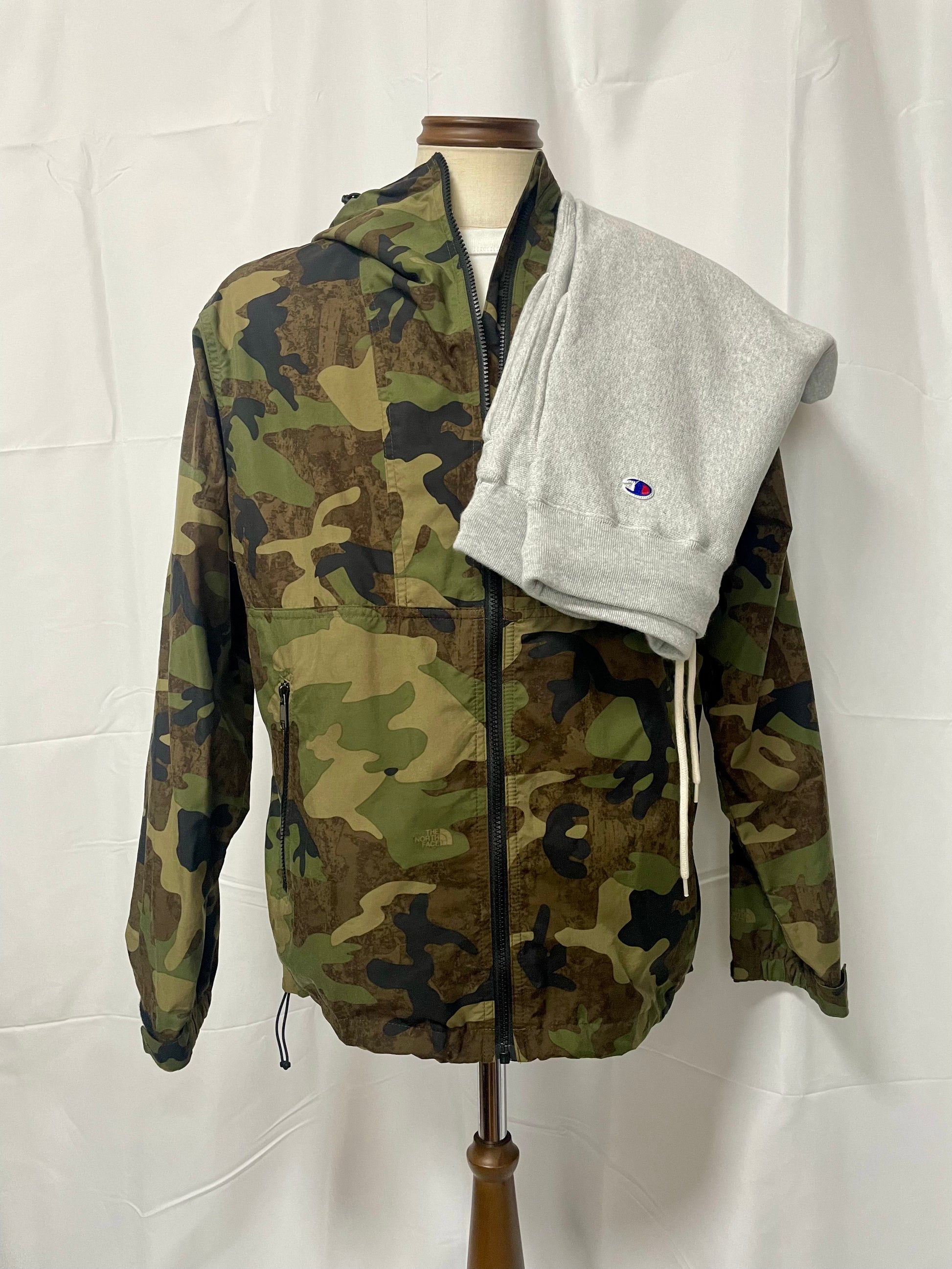 THE NORTH FACE ザ ノース フェイス コンパクトジャケット カモフラ柄 THE NORTH FACE ザ ノース フェイス コンパクトジャケット カモフラ柄