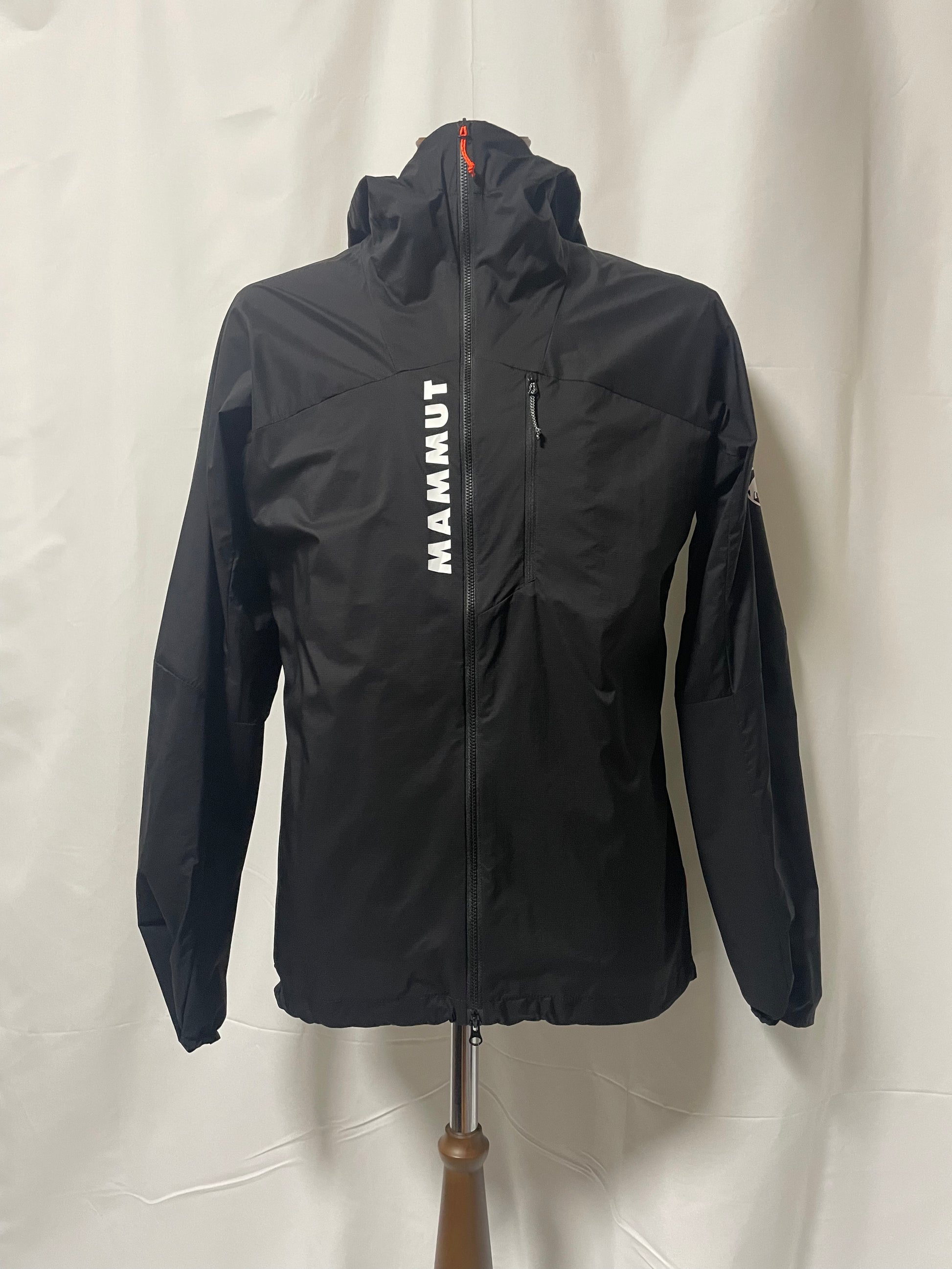 MAMMUT ナイロンジャケット Mammut(マムート)の「コンベイ MAMMUT ナイロンジャケット Mammut(マムート)の「コンベイ